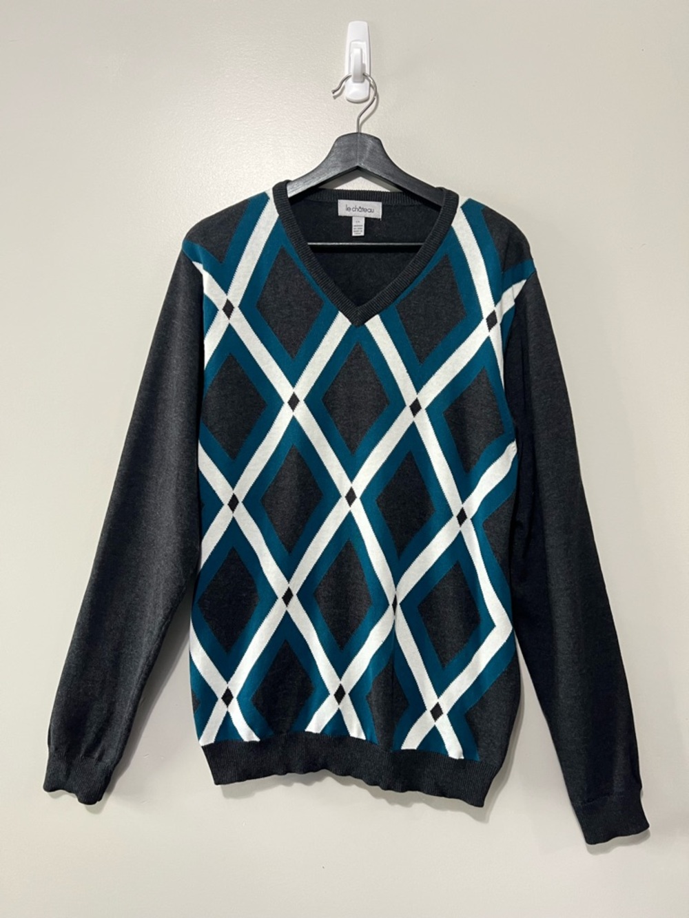 Le Chateau Sweater Size Large V-Neck Argyle Print Pullover Sweater Casual Chic
